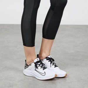 EUC Nike quest 3 Running Shoes